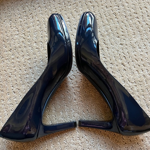 Almost New Gucci GG Navy Patent platform heels - Picture 9 of 15